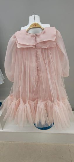 صورة فستان سهرة لحمي تل ناعم بفينكه ولؤلؤة كبيره على الصدر